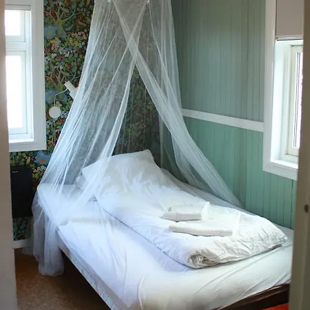 Bed & Books *